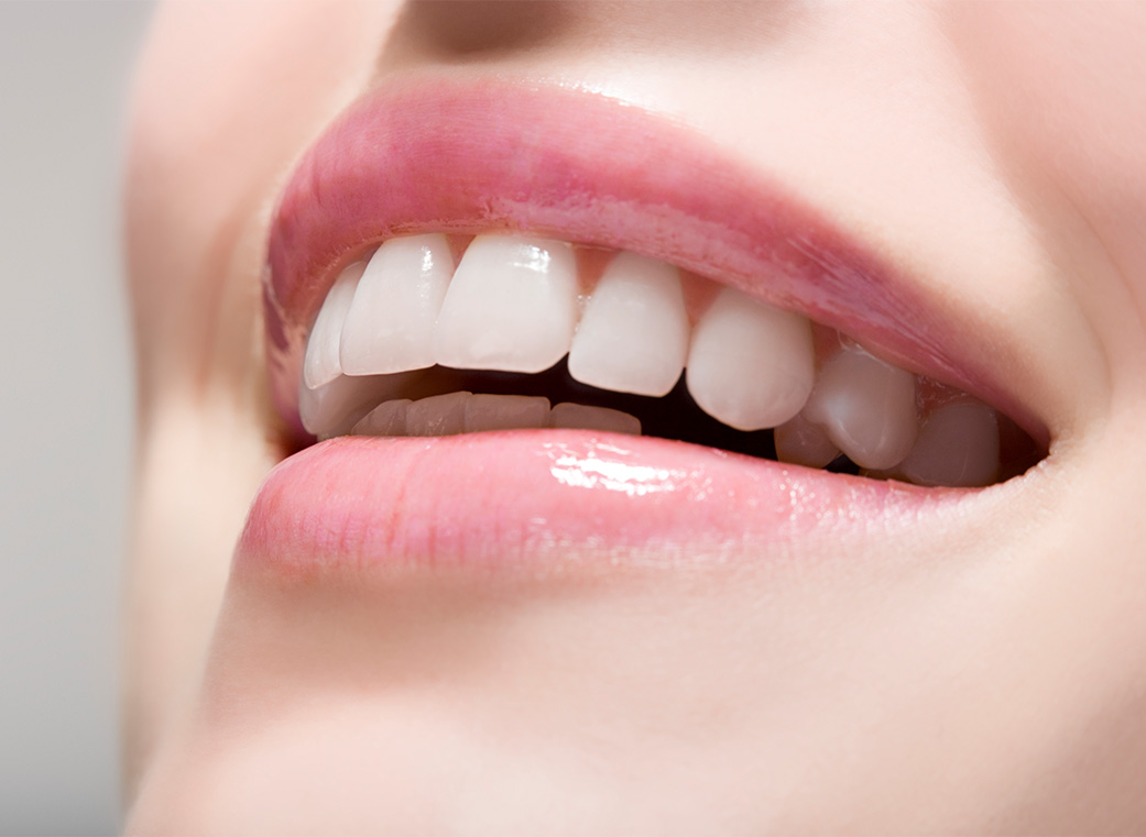 美しい口元で笑顔に自信を